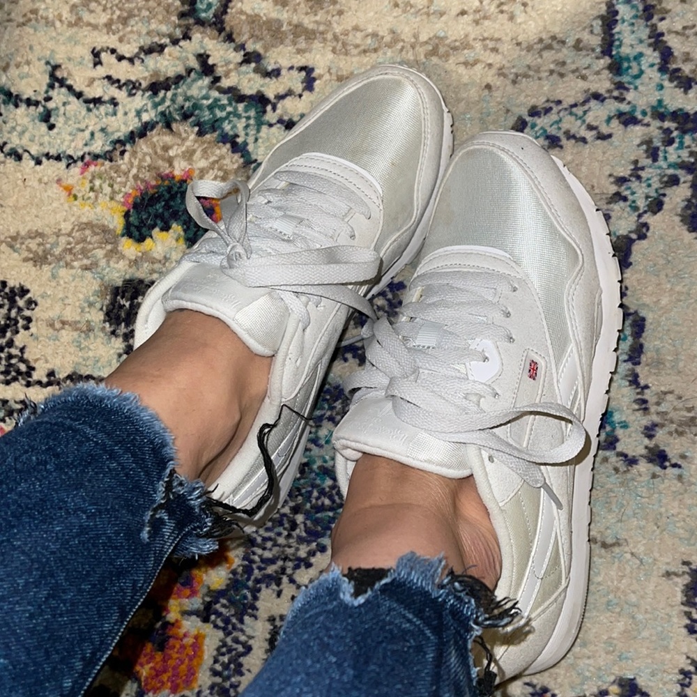 Women’s Reebok Sneakers White, Size 6